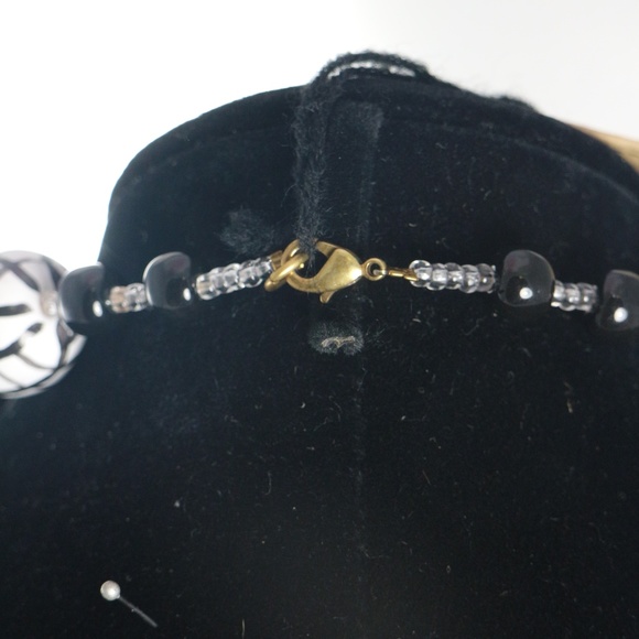 KAZURI Doria 18 in Handmade Necklace - Picture 5 of 5